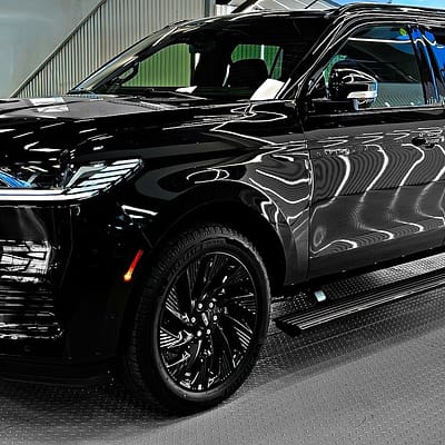 Lincoln Navigator (2026) – Full-size Ultra Luxury SUV!