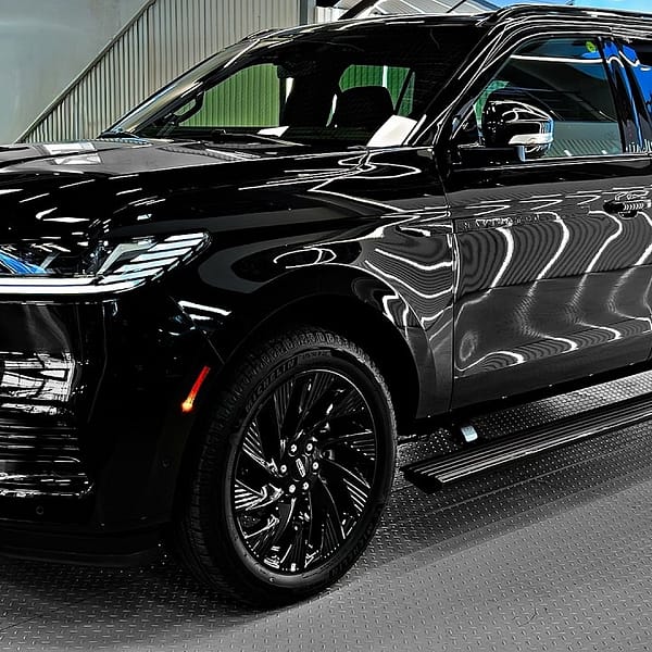 Lincoln Navigator (2026) – Full-size Ultra Luxury SUV!