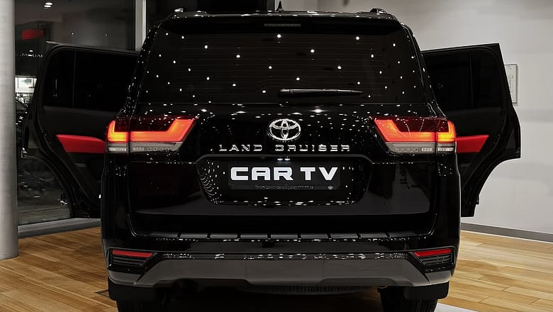 Toyota Land Cruiser (2022) – Ultra Luxury Ship in details!