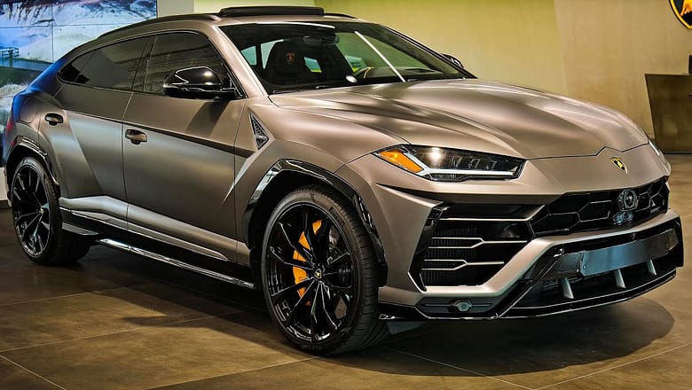 2022 Lamborghini URUS – The Brutal SUV of the City