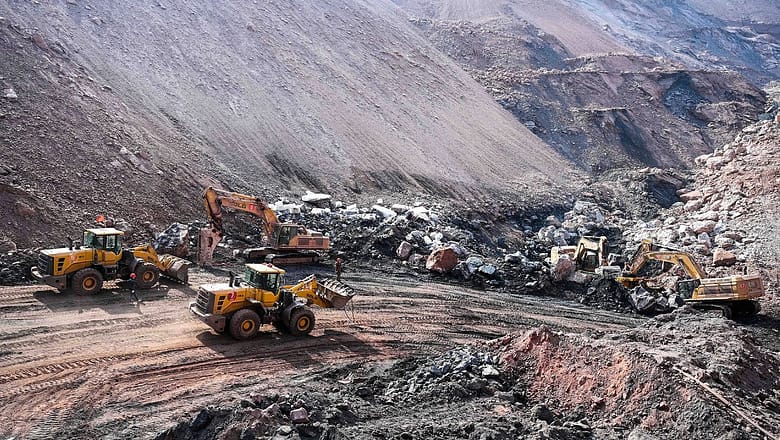 6 workers dead, another 47 missing after coal mine collapses in China