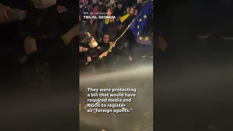 Protests in Georgia against ‘Russian-style authoritarian’ law turn violent #Shorts