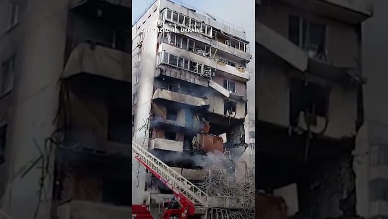 Russian missiles strike Zaporizhzhia apartment building in Ukraine #Shorts
