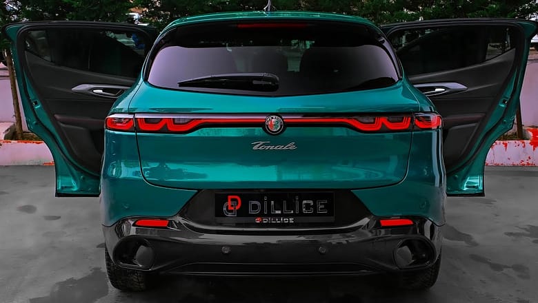 Alfa Romeo Tonale (2023) – interior and Exterior Details (Elegant SUV)