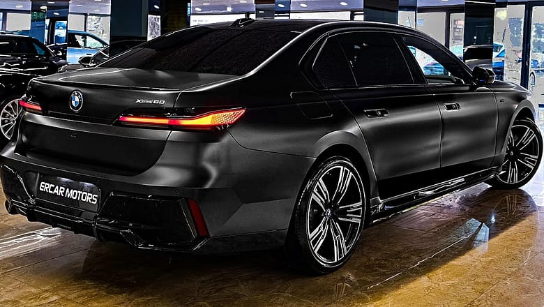BMW 7 Series (2023) – Futuristic Luxury Large Sedan!