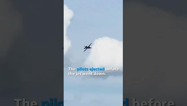 Video shows pilots ejecting as jet crashes during air show #Shorts