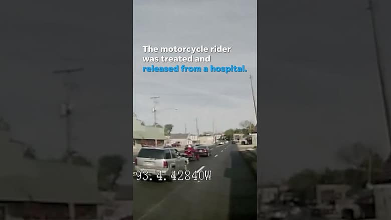 Bus driver’s quick reflexes save motorcycle passenger’s life #Shorts