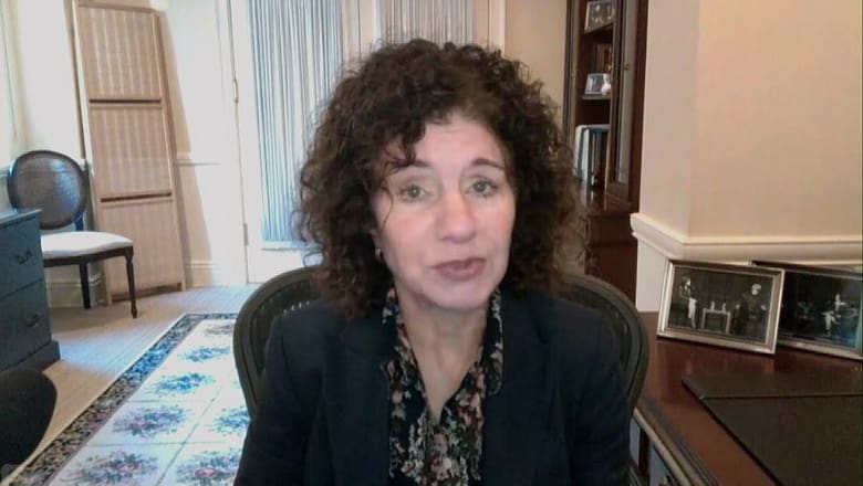 Here’s why this psychiatrist says you should limit your exposure to news, social media on Gaza war