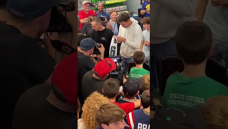 Tom Brady trades $1000 rookie card for jersey with young fan #Shorts