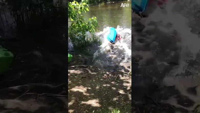 Coming in hot!! ?? #Shorts #Kayaking