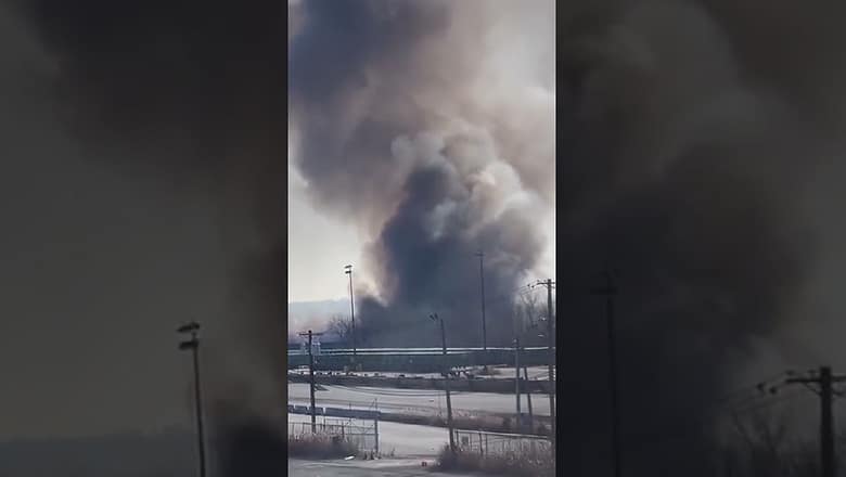 Smoke seen from miles away from large fire at New Jersey warehouse #Shorts