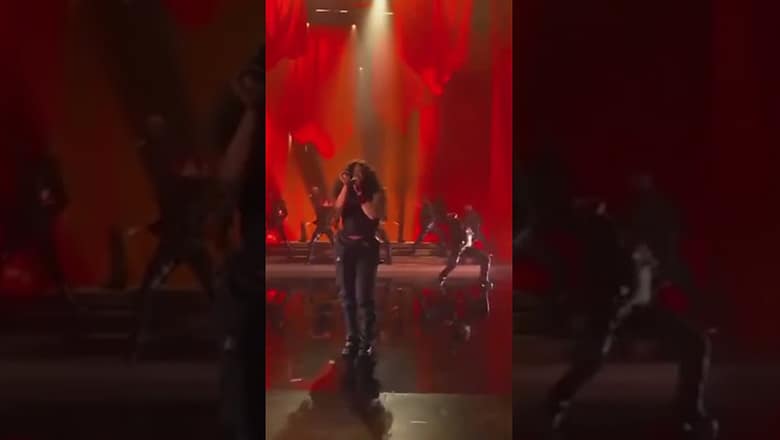 SZA Performs Kill Bill at the Grammys