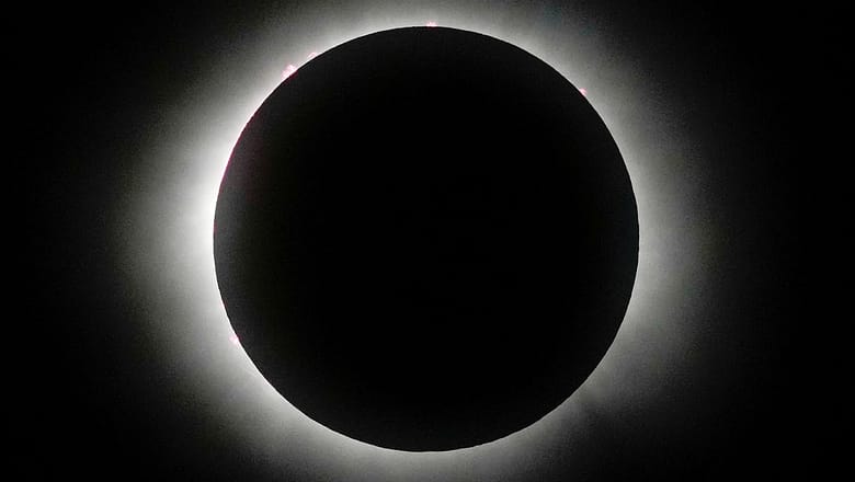 2024 TOTAL SOLAR ECLIPSE | Mexico witnesses celestial phenomenon