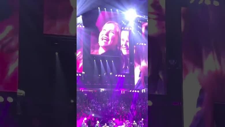Christie Brinkley dances as Billy Joel performs ‘Uptown Girl’ #Shorts