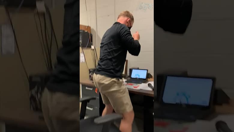 His soul left his body π±π #prank #scare #funny #reel