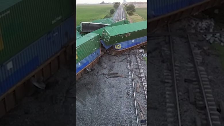A derailed train caused dozens of train cars pile up in Iowa #Shorts