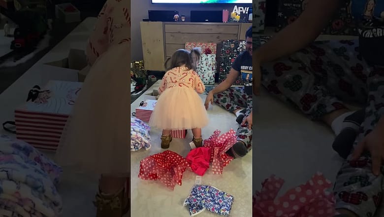 The moment we’ve all been waiting for! π#afv #christmas #funny