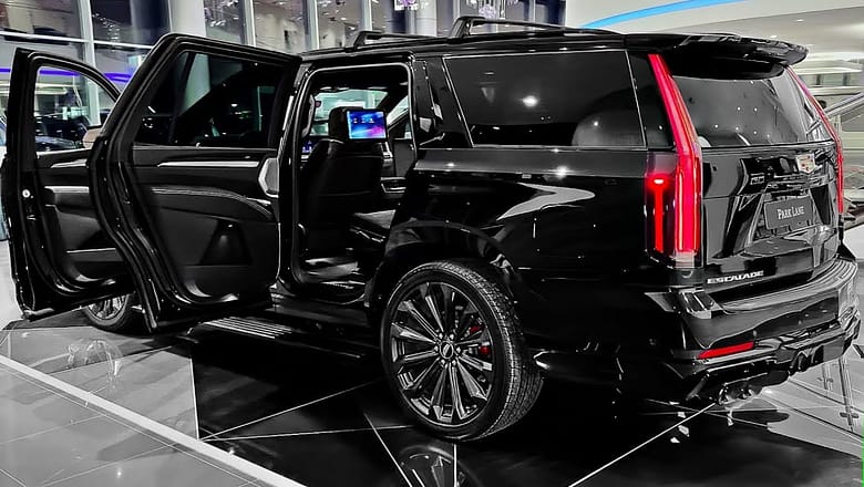 New Cadillac Escalade (2025) – Large American Ultra Luxury SUV!