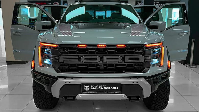 2025 Ford F-150 Raptor – Sound, Interior and Exterior