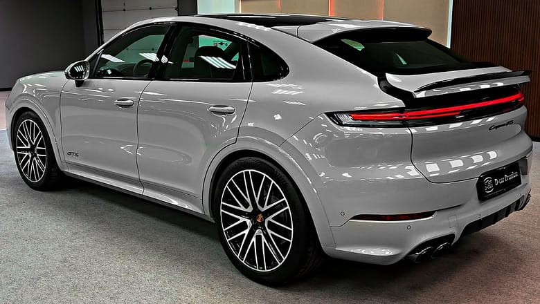2025 Porsche Cayenne GTS – Sound, Interior and Exterior