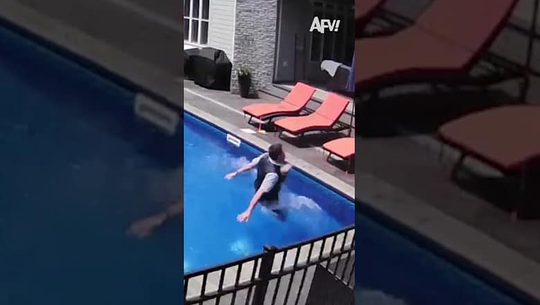 Dude falls like a cartoon character π