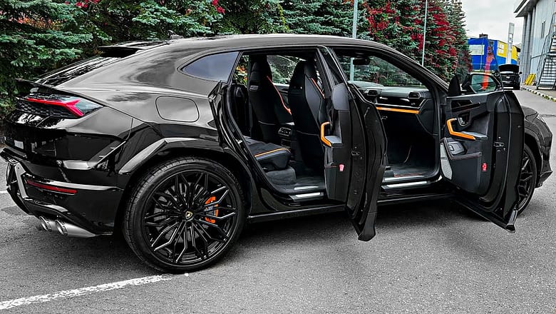 2025 Lamborghini Urus SE Akrapovic – Wild Exotic Sport SUV!