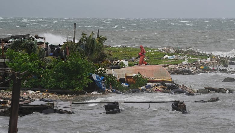 LIVE view of Jamaica’s Kingston Harbour as Hurricane Melissa bears down
