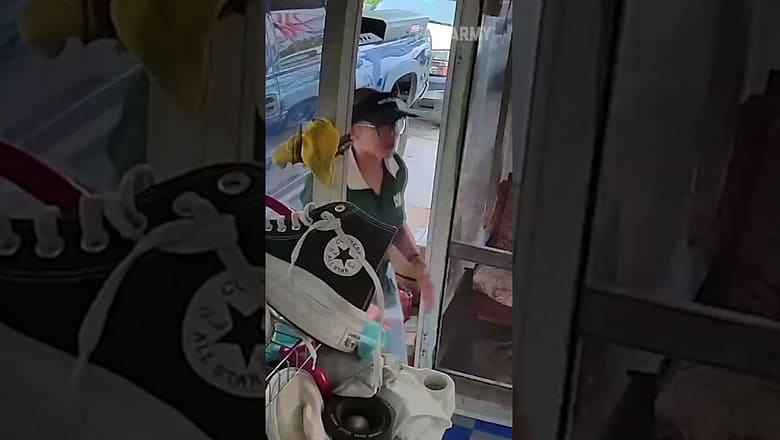 Delivery Woman Takes Pizzas Instead Of Delivery Bag 🍕