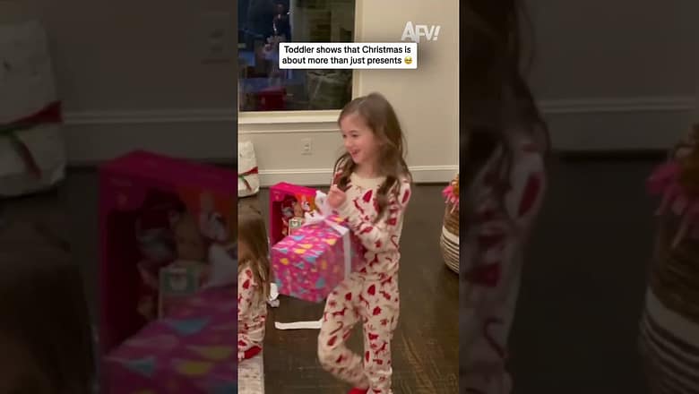 Toddler shows that Christmas is about more than just presents ๐ฅน