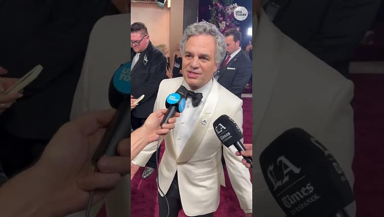 Celebrities wear ‘be Good’ pins for Renee Good at Golden Globes