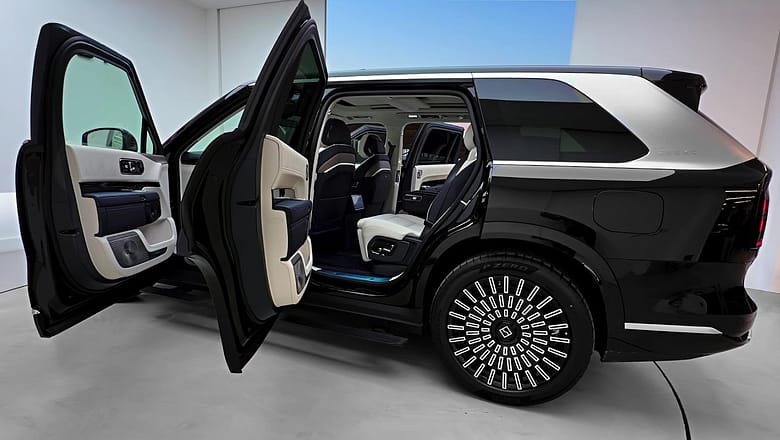 Zeekr 9X (2026) – Ultra-Luxury 6-Seater Large Family SUV