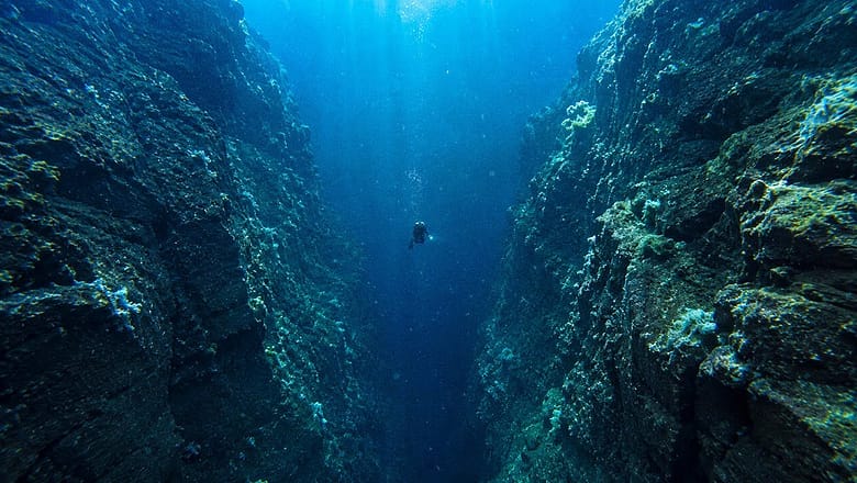 Scientists Found a Crack Bigger Than the Grand Canyon in the Ocean